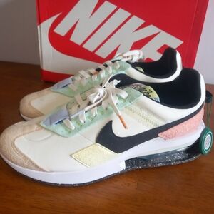 New Nike Air Max Pre Day size 10